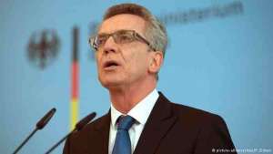 وزير داخلية المانيا : يجب منع النقاب بشكل جزئى بالمانيا