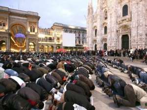 مسلمون في إيطاليا يحتجون على إغلاق 5 مساجد