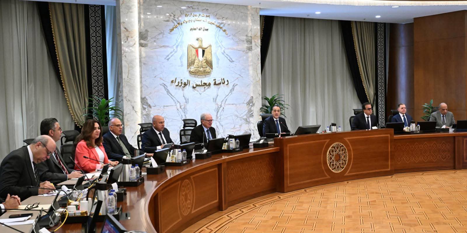 رئيس الوزراء يقود الاجتماع الحكومي في السويس
