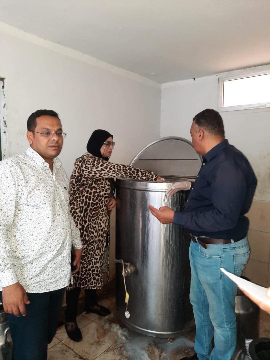 توقيف 1190 لتر لبن ومنتجات غير صالحة بالسويس